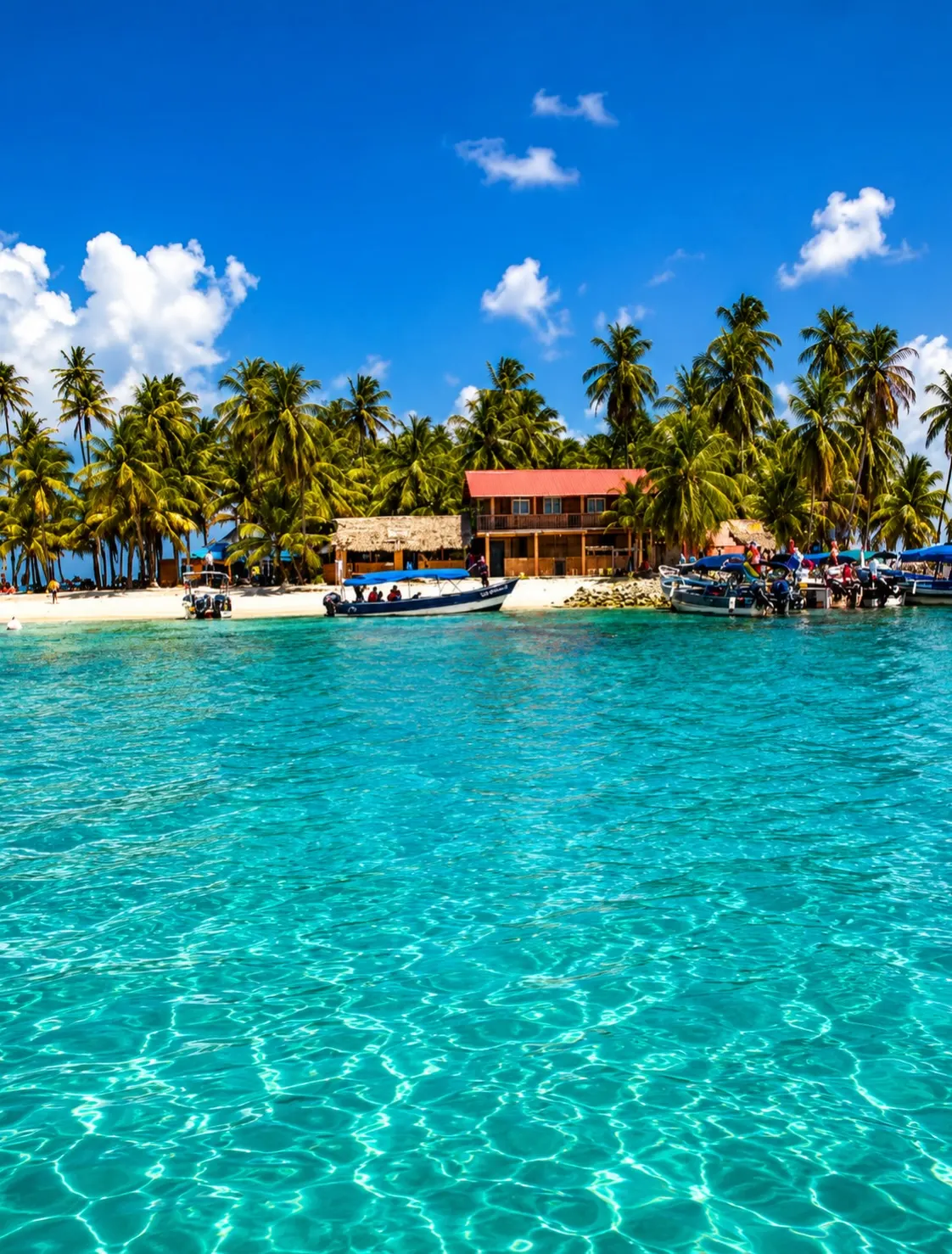 Guna community life in San Blas